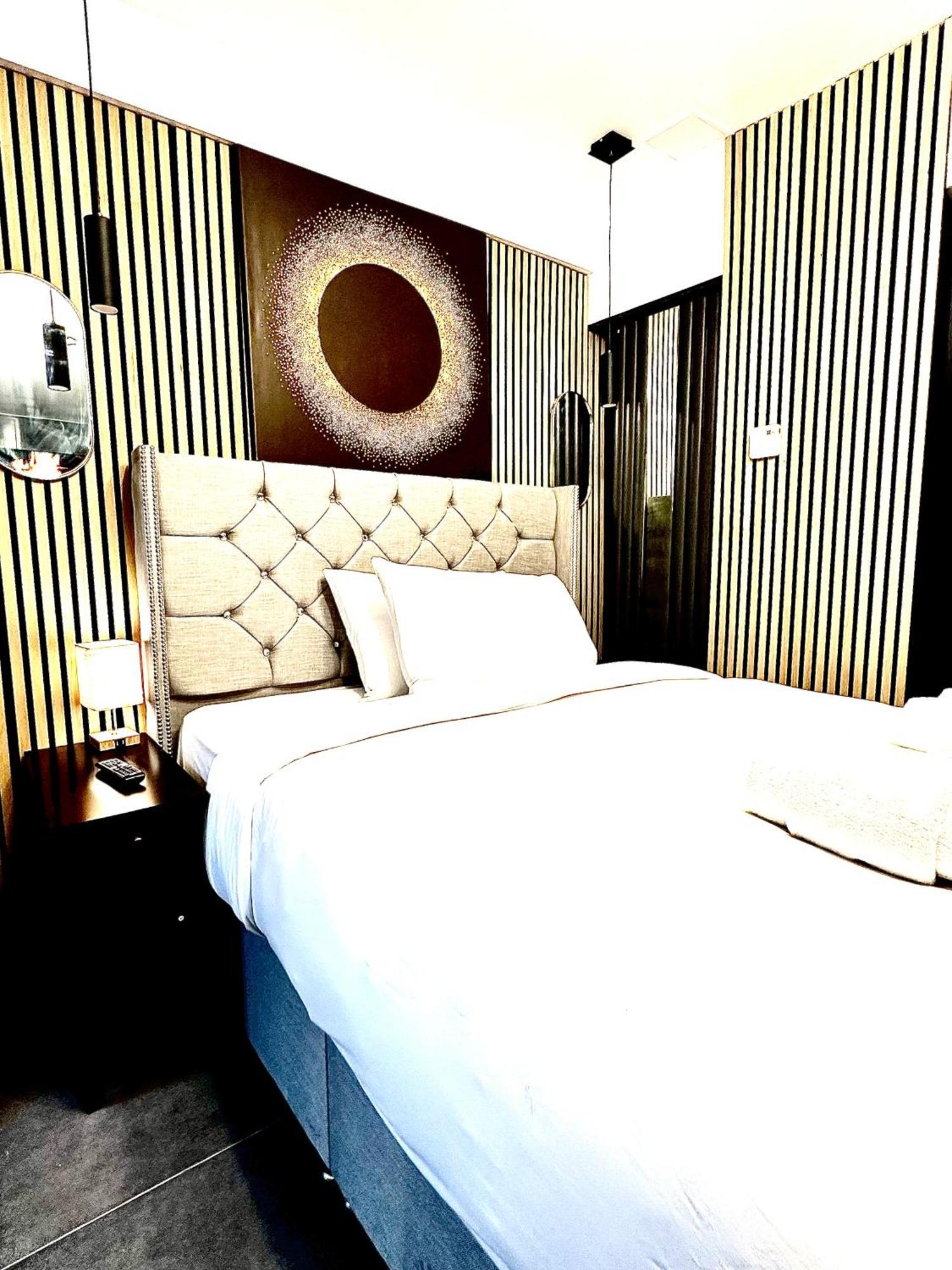 G Eighty Four Aparthotel Londres Exterior foto