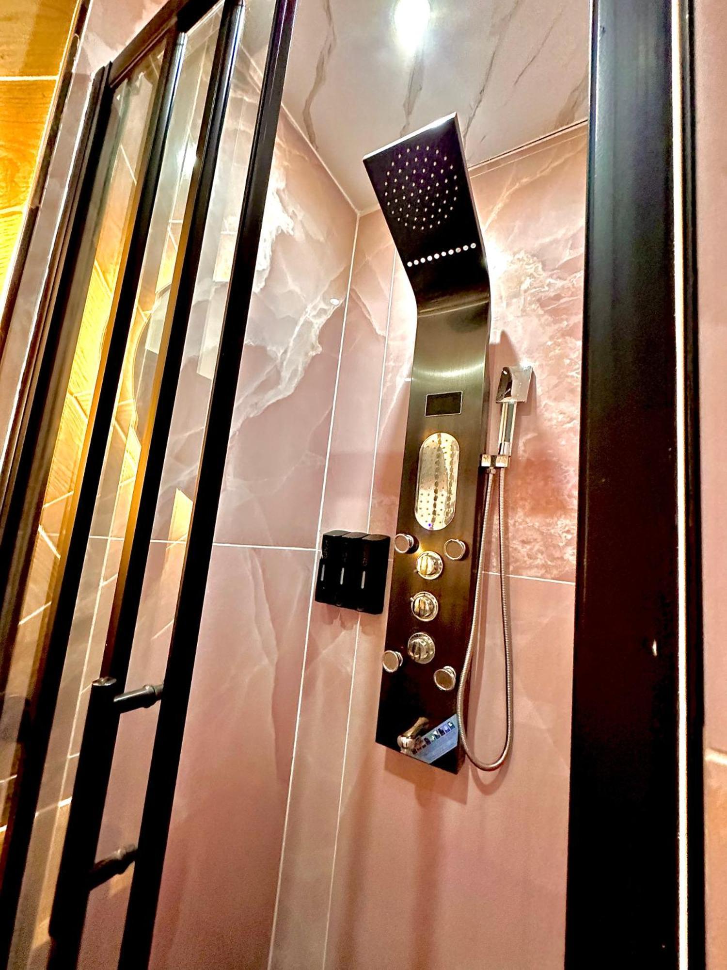 G Eighty Four Aparthotel Londres Exterior foto