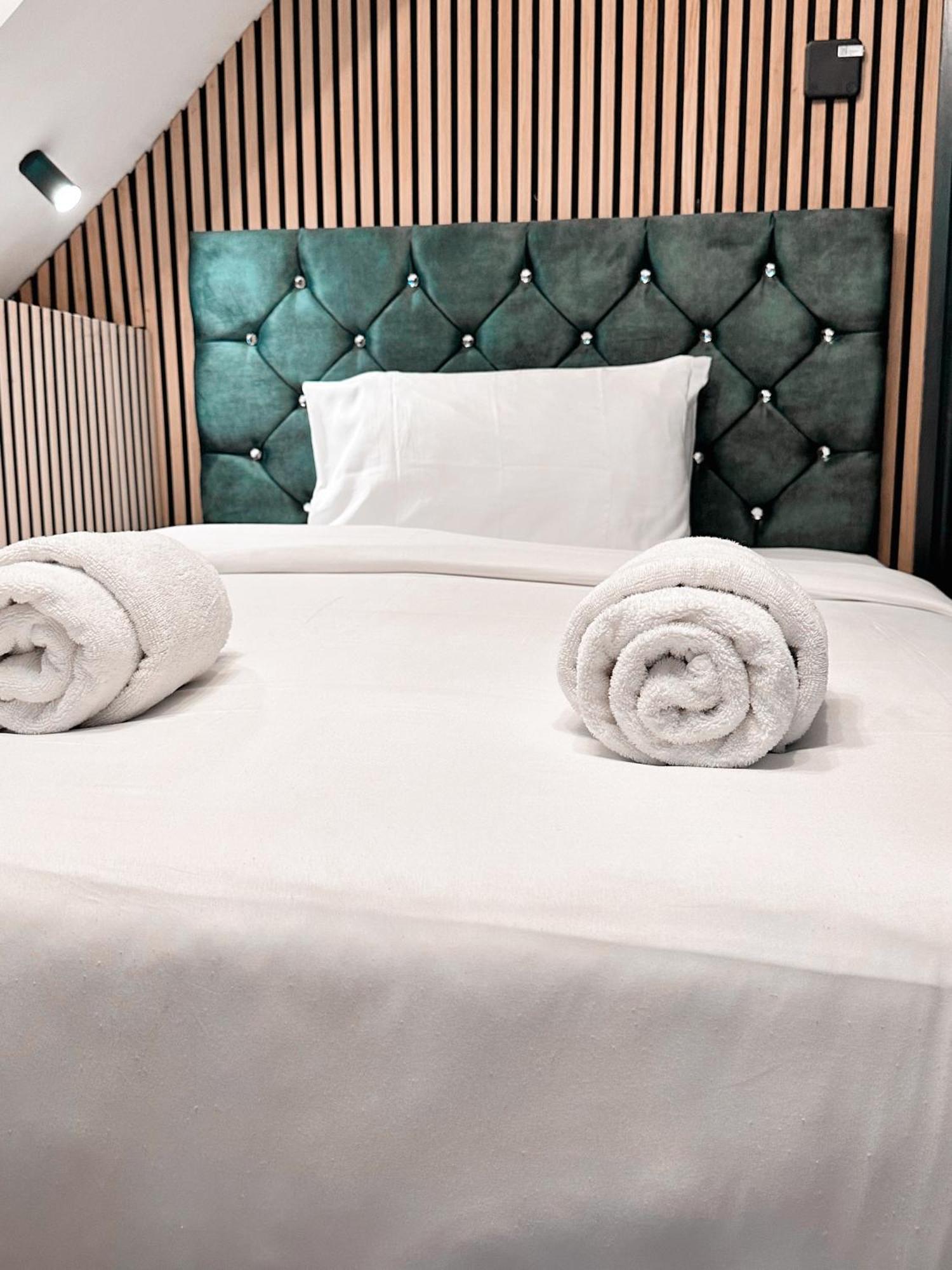 G Eighty Four Aparthotel Londres Exterior foto