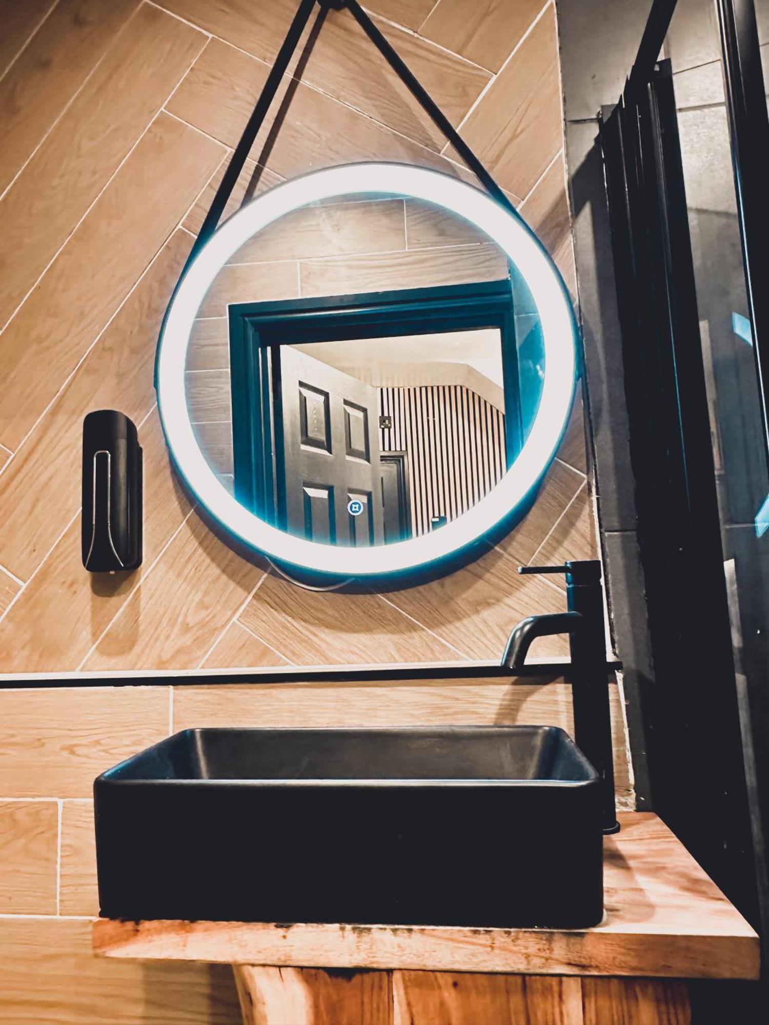 G Eighty Four Aparthotel Londres Exterior foto