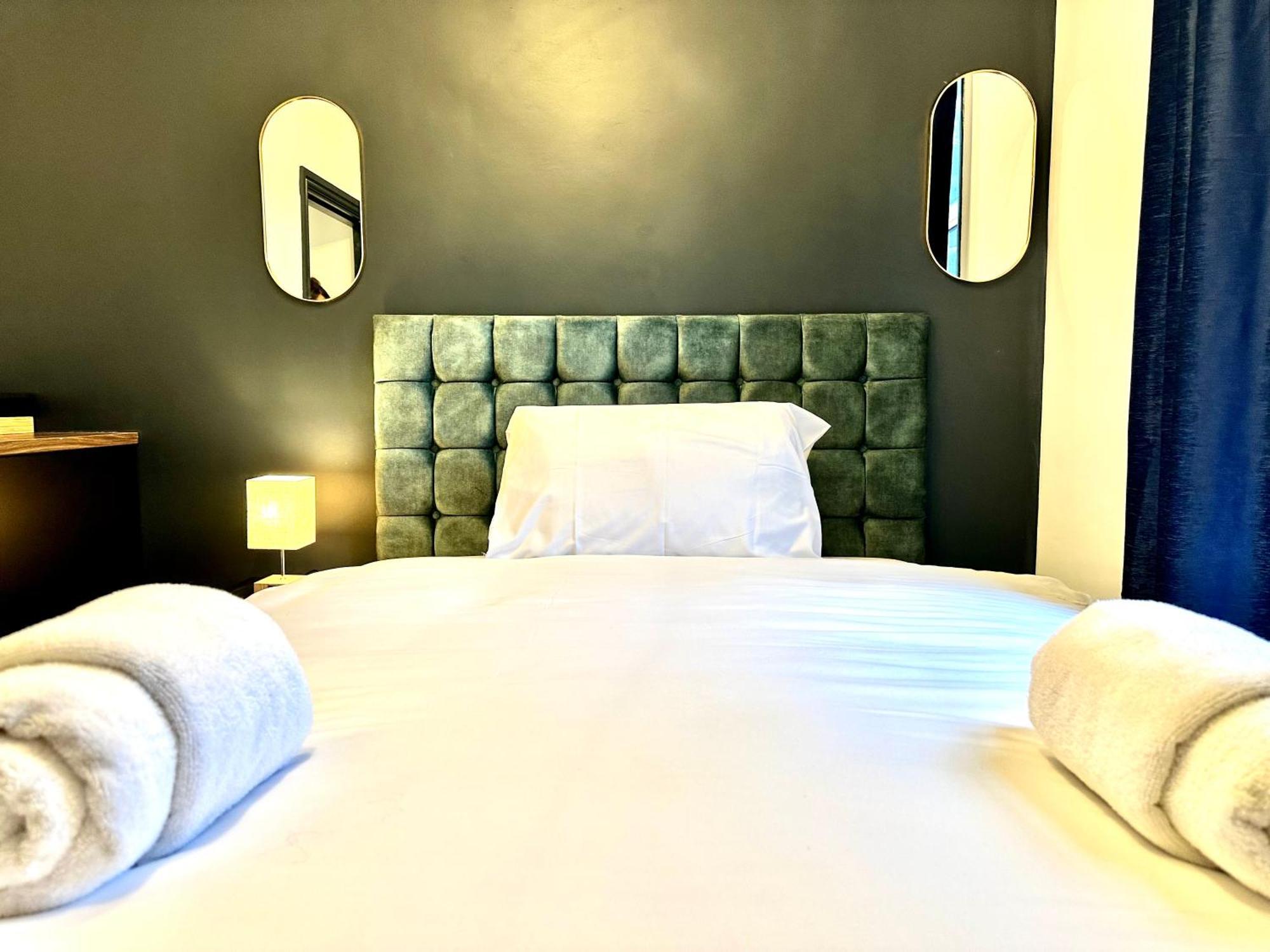 G Eighty Four Aparthotel Londres Exterior foto